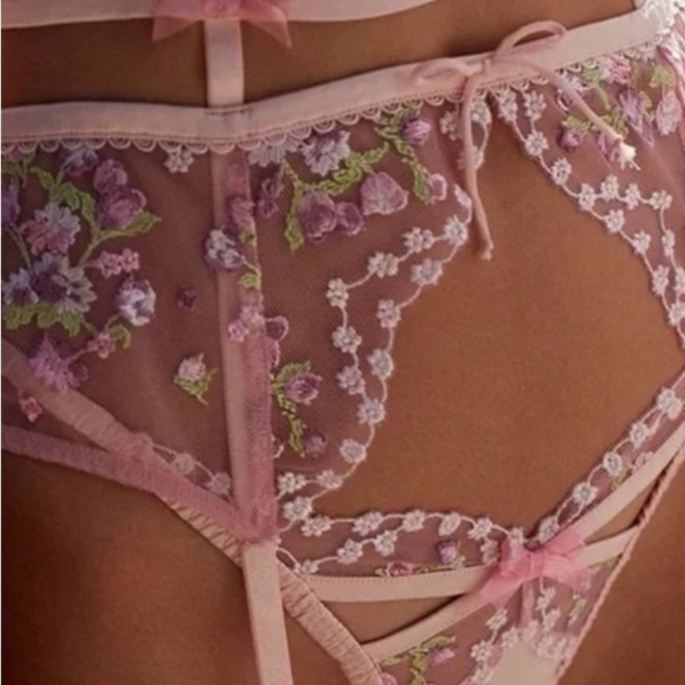 Lavender Fields Garter Belt - Picture 3 of 4